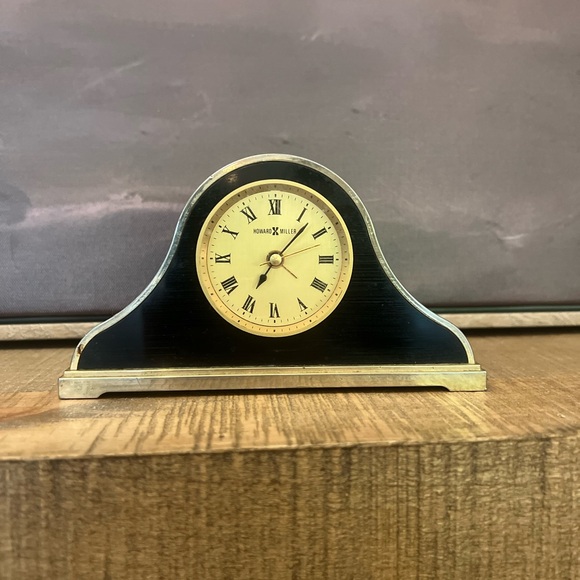 Vintage Howard Miller Travel Desk Brass Clock with Roman Numbers Alarm - Picture 1 of 7